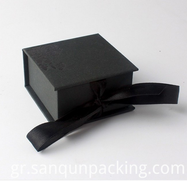 Κουτί με κορδέλα Box With Ribbon